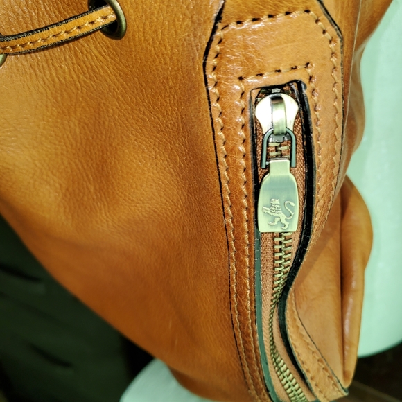 PRATESI EUC DRAWSTRING LEATHER BUCKET BAG - Picture 7 of 10